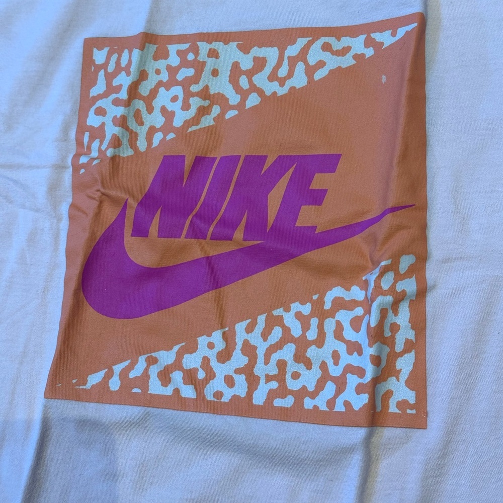 Nike Sportswear T-Shirt - Picture 4 of 8